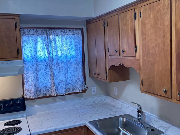 4th image of 770 50th St Unit B