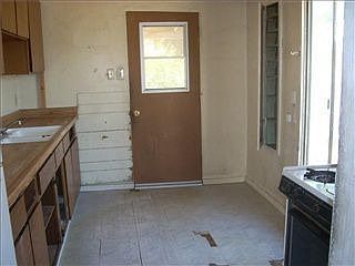 3rd image of 131 Geyer Ct
