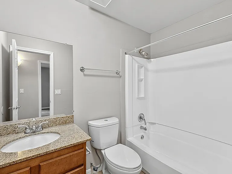 Aventine at Forest Lakes Apartment Homes — Photo 22