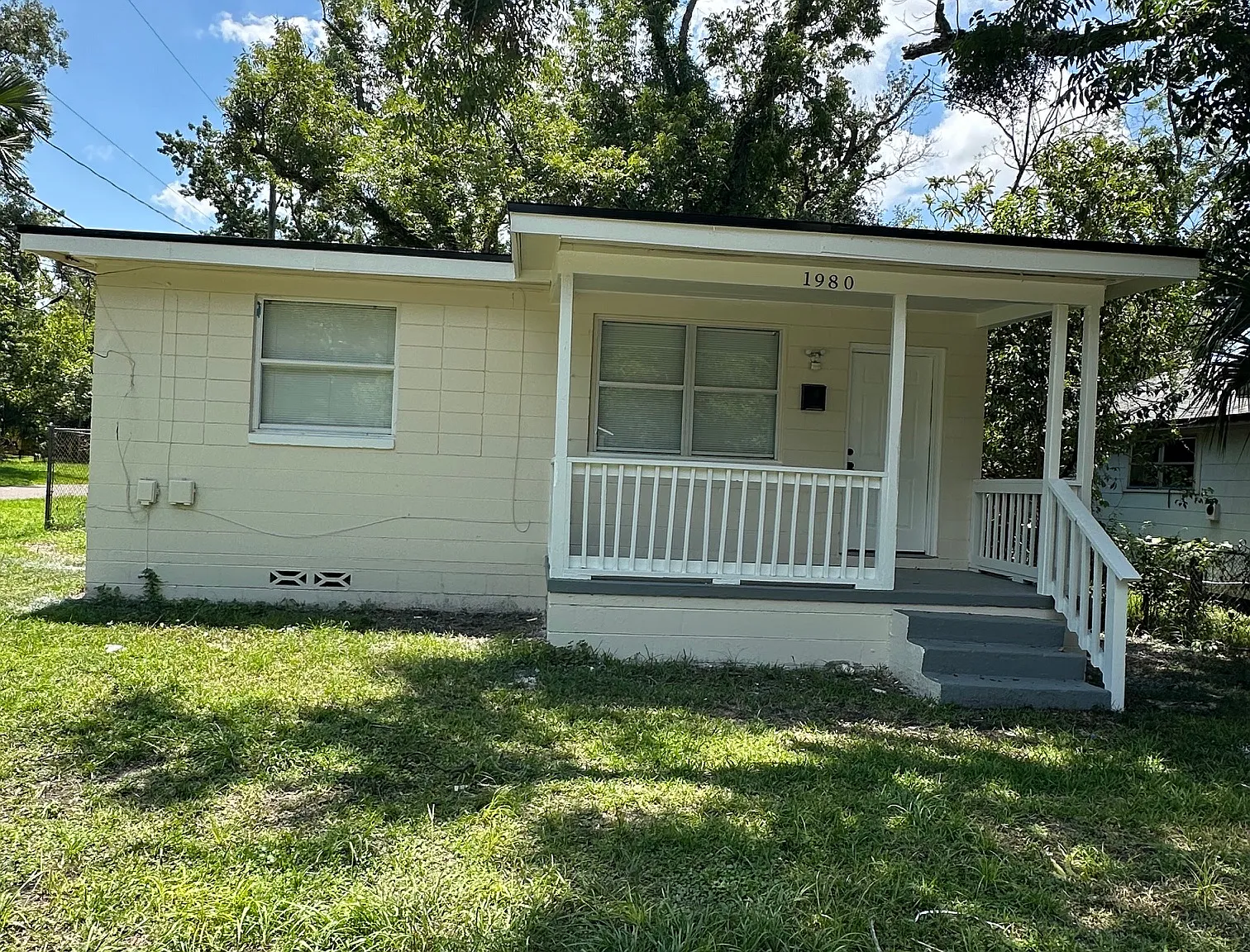 2 bed, 672 sqft, $1,050 — Photo 1