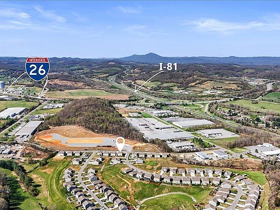 3rd image of 128 Breckenridge Trce