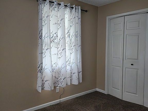 3rd image of 613 Winegardner Rd