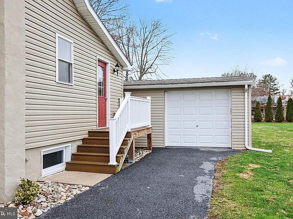 5th image of 105 Hutton Rd