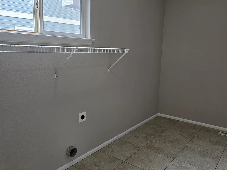 5058 Ashbrook Cir — Photo 12