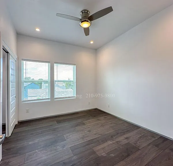 225 S Pine St #202 — Photo 16