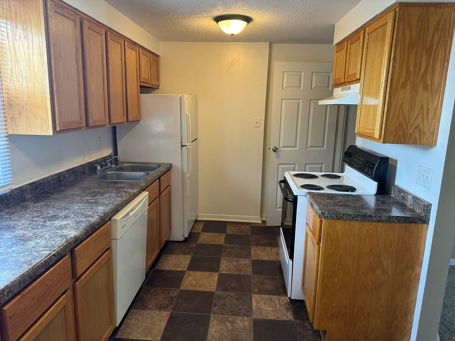 2 bed, 878 sqft, $1,100 — Photo 4