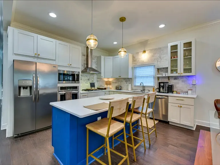 1104 Greenleaf Ave — Photo 11