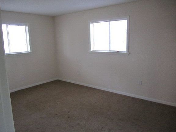 5th image of 5103 Chateaux Dr