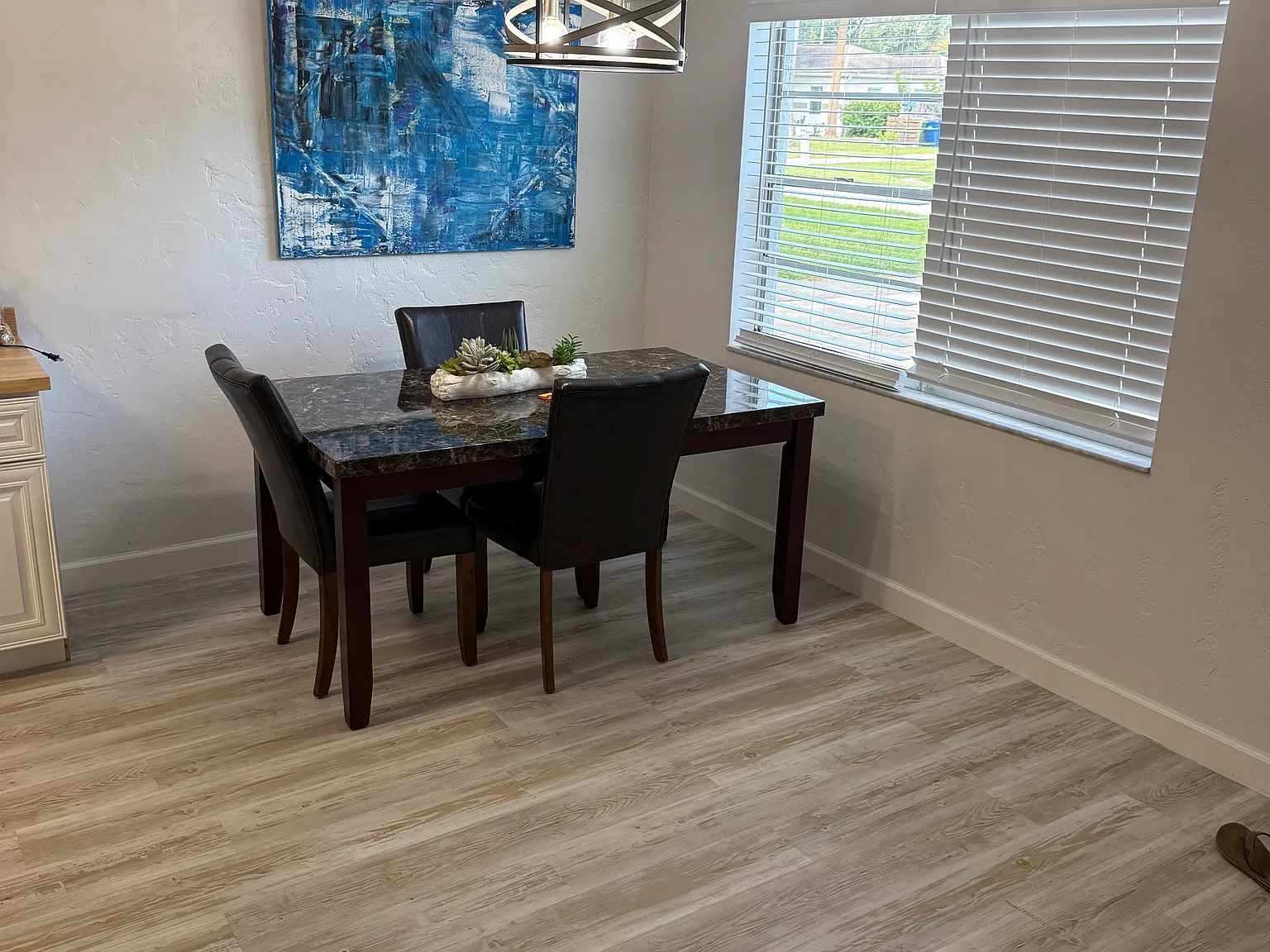 2 bed, 800 sqft, $2,400 — Photo 3