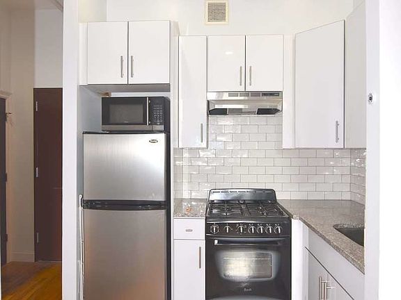 4th image of 207 W 121st St #F2