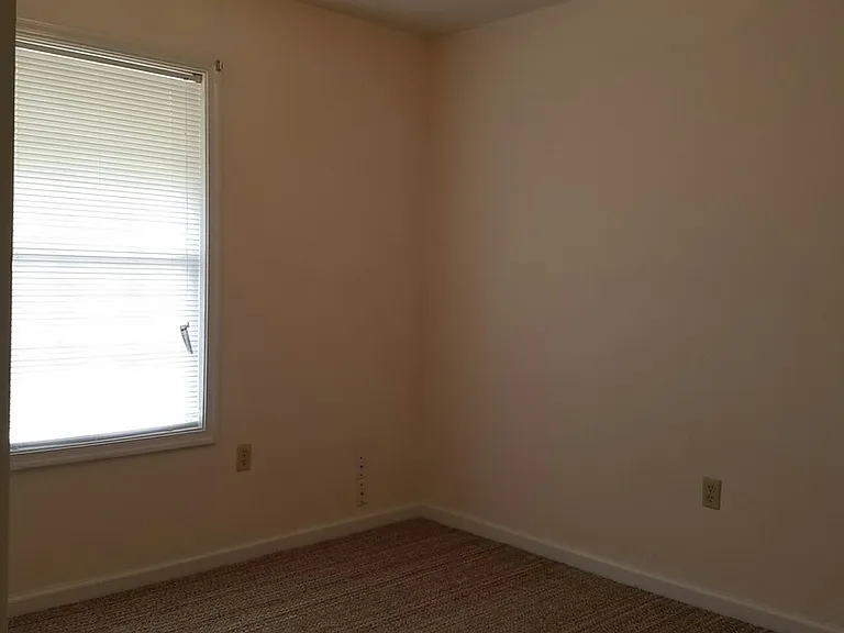 108 Sutton Dr — Photo 8