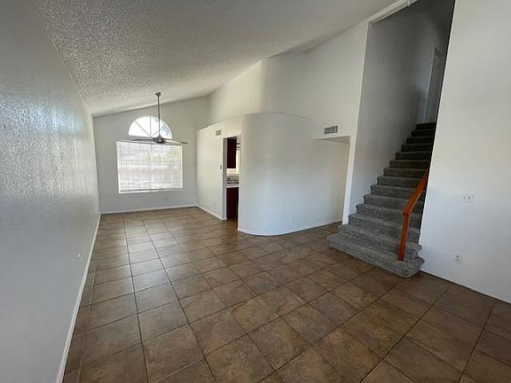 3rd image of 509 W Carmen St