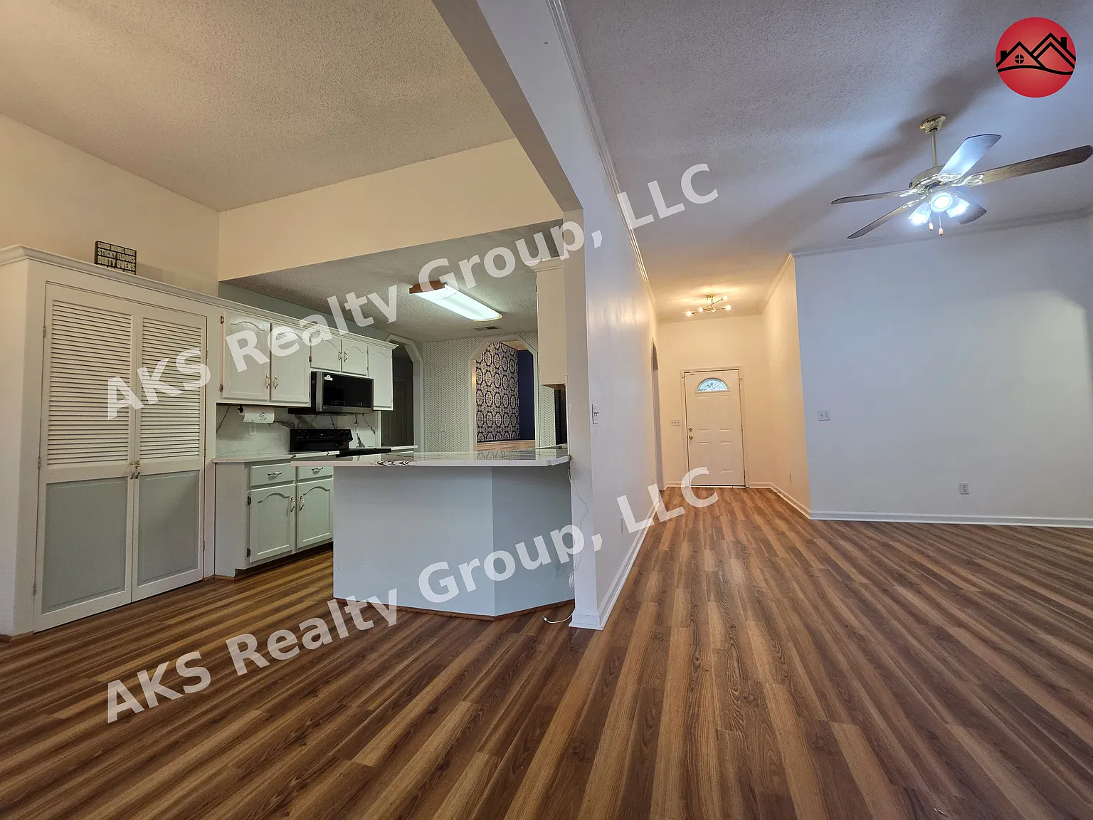 4 bed, 1893 sqft, $2,395 — Photo 3