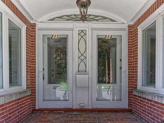 3rd image of 213 N 2nd Ave