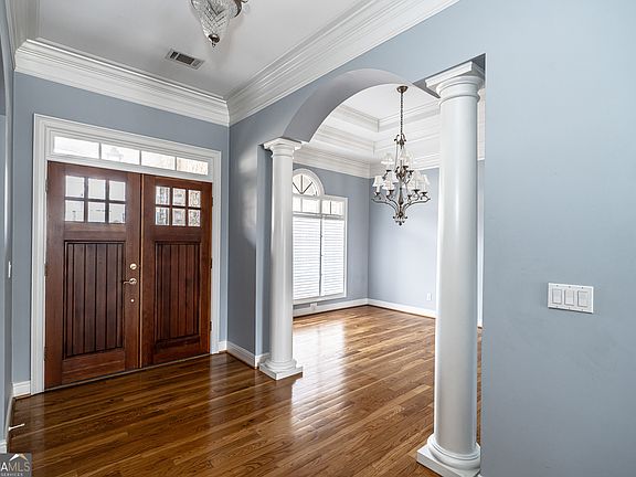 5th image of 4 Bridgeview Dr SE