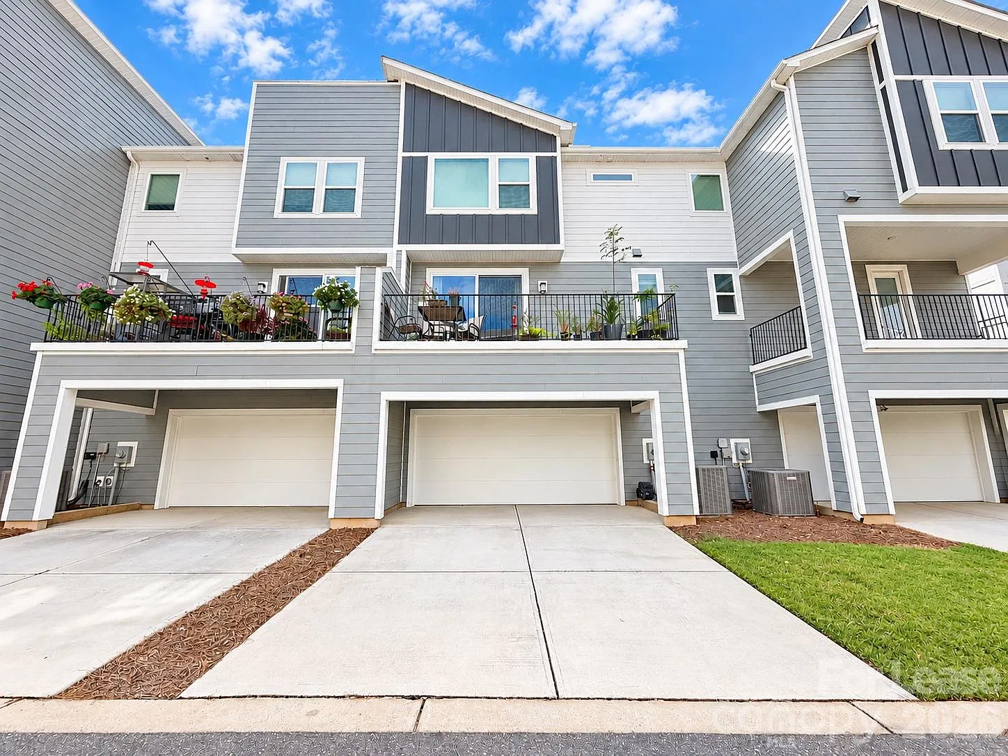 4 bed, 3.5 bath, 2305 sqft, $2,750 — Photo 2