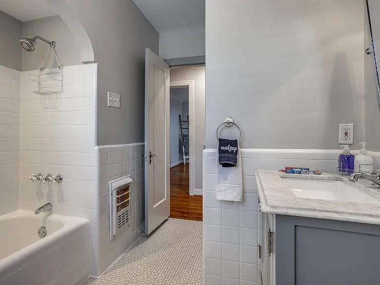 5330 McCommas Blvd — Photo 8