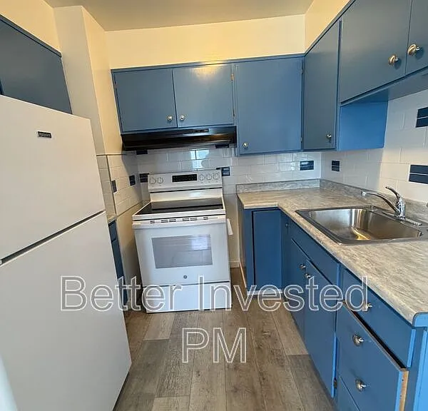 2400 39th Ave #4 — Photo 9