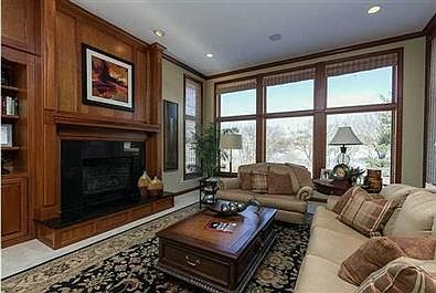 4th image of 1117 Glen Oaks Dr
