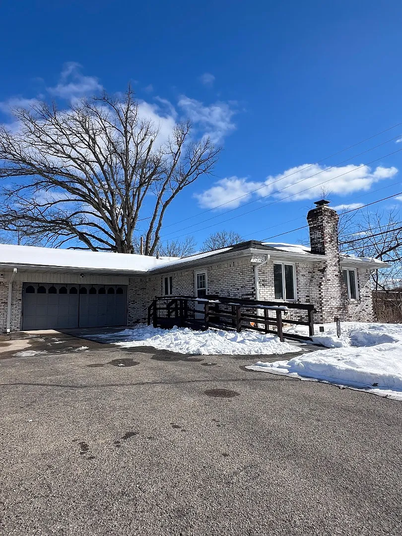 Unit Photo - 7525 Ditch Rd