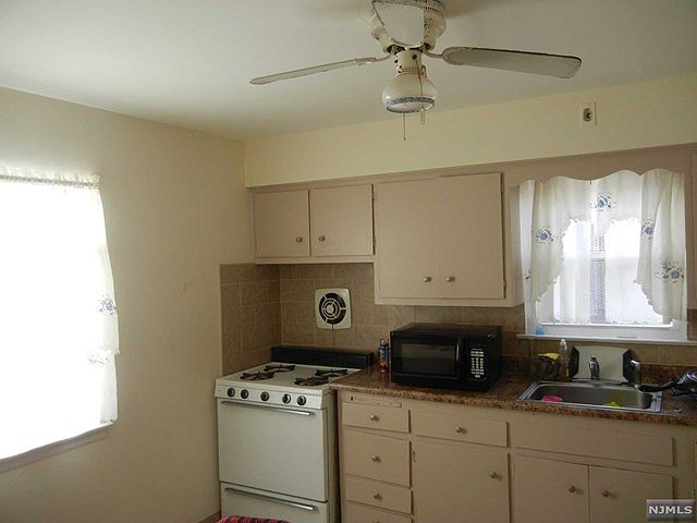 2nd image of 414 Harrison Ave APT 1