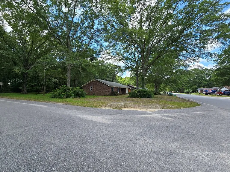 1520 Crowndale Dr — Photo 28