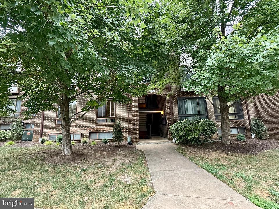 1st image of 122 Roberts Ln APT 400