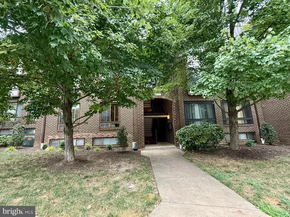 122 Roberts Ln APT 400, Alexandria, VA 22314