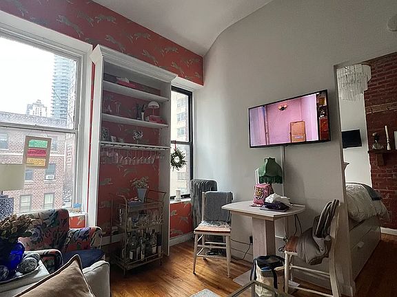 3rd image of 784 Lexington Ave Unit 4E