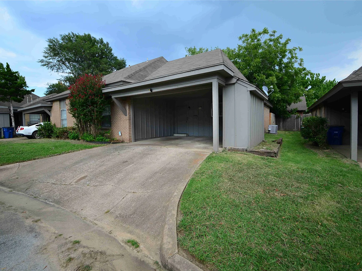 2 bed, 2.0 bath, 1142 sqft, $1,225 — Photo 2