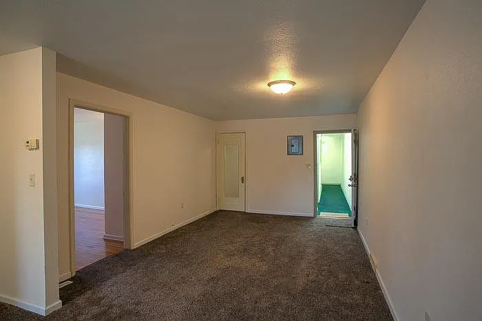 2 bed, 900 sqft, $1,100 — Photo 2