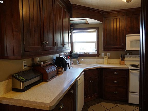 4th image of 1174 NE Ochoco Ave