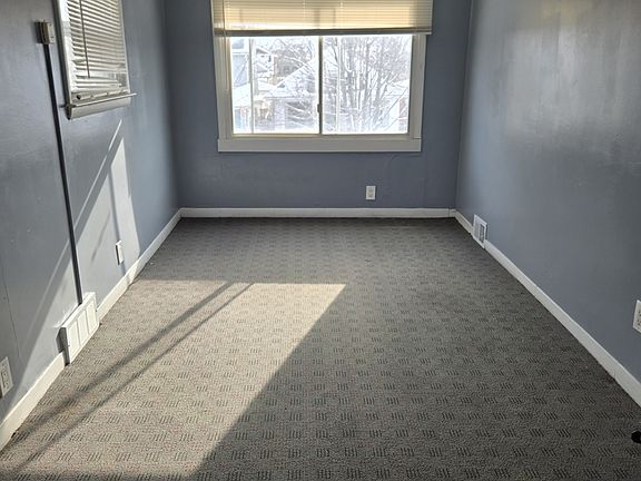 3rd image of 13864 Barclay St