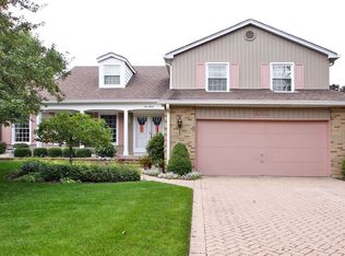 930 W Peregrine Dr, Palatine, IL 60067