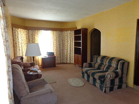 2nd image of 323 Woodlawn Ave
