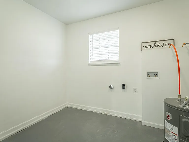 1403 Clearpoint Dr — Photo 7