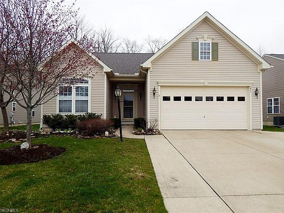 3rd image of 907 Oak Hill Dr