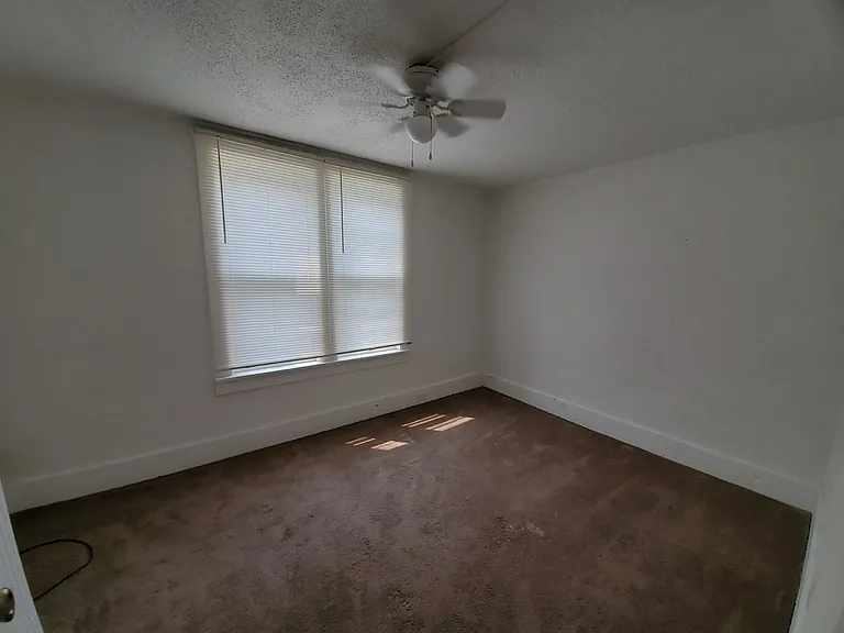 Walnut St 2512 — Photo 32