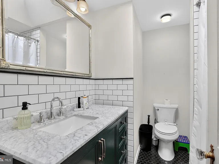 3455 W Queen Ln — Photo 15