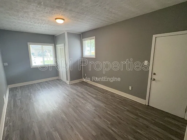3413 N Milton St — Photo 8