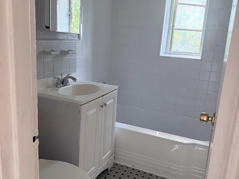 716 Sanford Ave #A — Photo 7