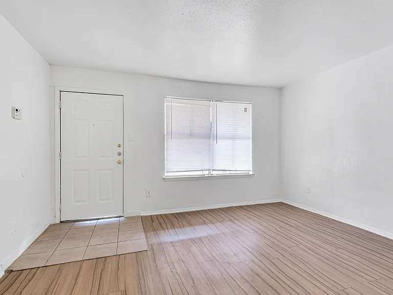 Villa Nueva Apartments — Photo 29