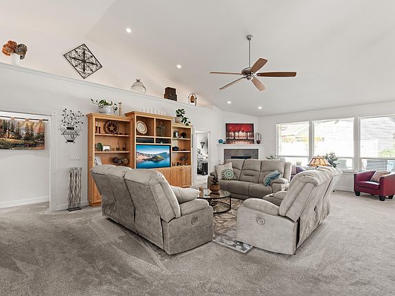 3rd image of 115 Sandridge Way