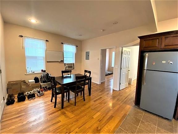 4th image of 127 W 19th St APT 5