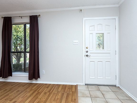 4th image of 1736 Delaford Dr