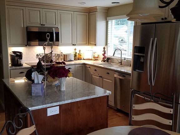 4th image of 200 E 15th Pl