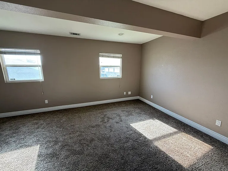 536 W Greenwood Ave — Photo 13