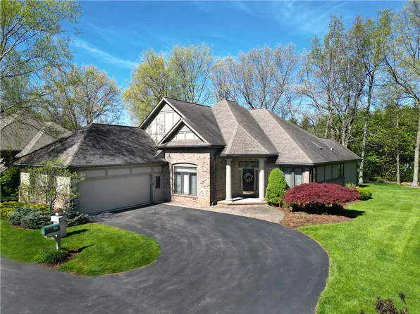 23 Harrington Dr, Fairport, NY 14450
