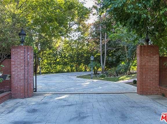 5th image of 9620 Cedarbrook Dr