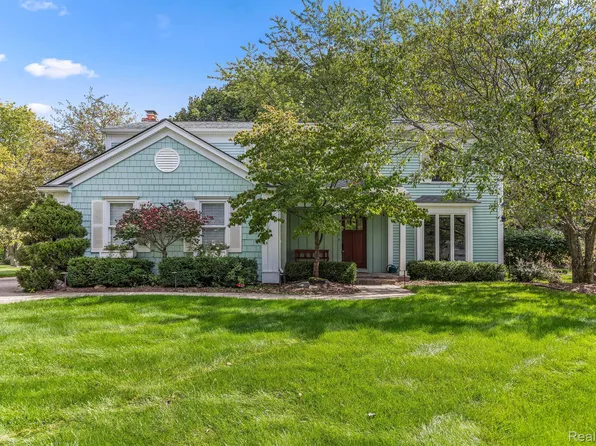 1188 Barneswood Ln, Rochester Hills, MI 48306